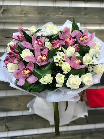 Букет цветов из: Розы и Хризантемы в Туле