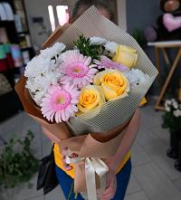 Букет цветов из:  Герберы, Розы и Хризантемы в Туле