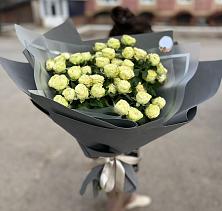 Букет Белые кустовые розы Солинеро в Туле