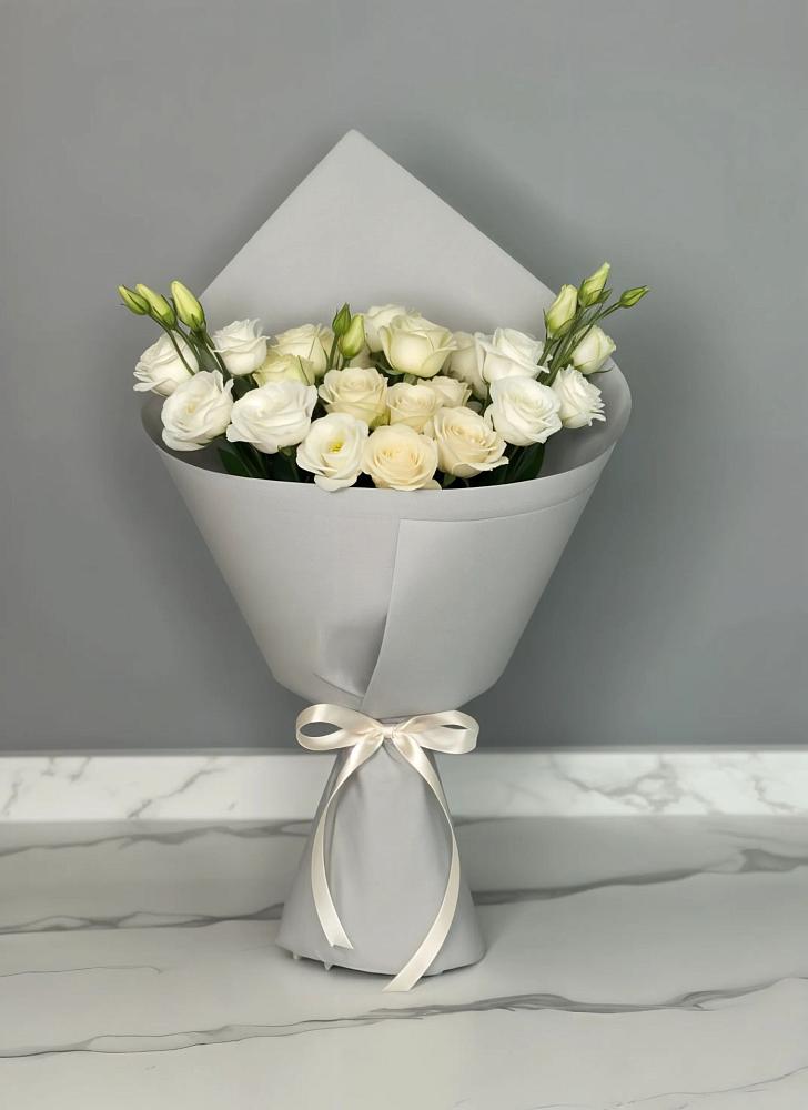 Букет цветов из: Розы и Лизиантусы в Туле