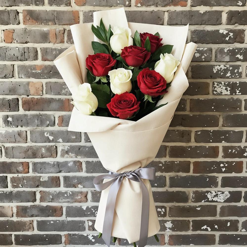 Букет красно-белые розы в Туле Букет цветов из: Розы в Туле